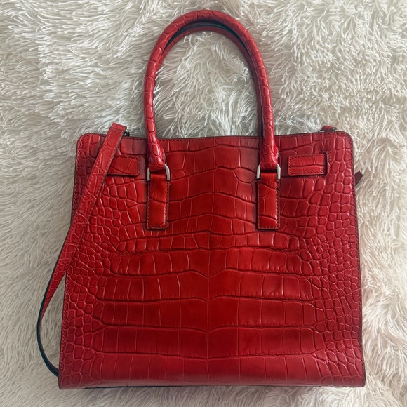 Michael Kors Dillon Large Tote  Bag In Vibrant Red Croc Embossed Leather - Picture 5 of 16